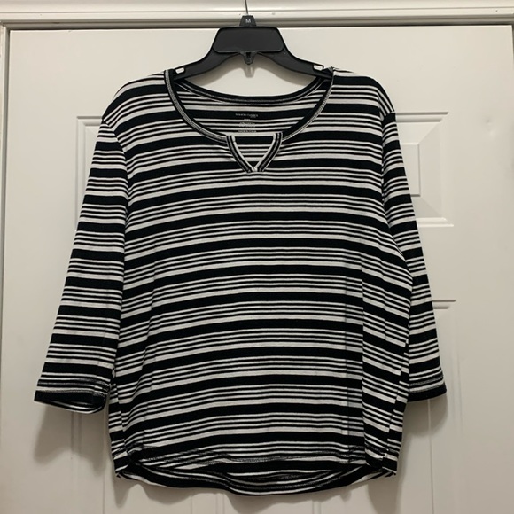 4/$10 Black/white size XL petite cotton blend top - Picture 1 of 5